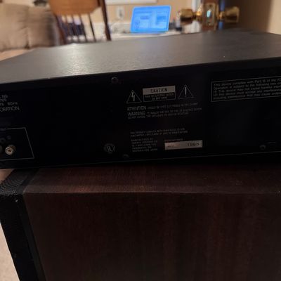 Vintage 1990 Yamaha CDC-705 Natural Sound 5-Disc CD Changer – Powers On / Tray Opens