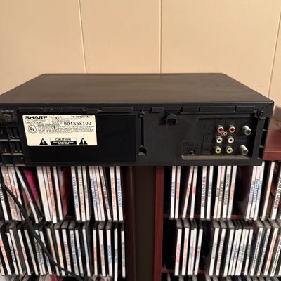 Sharp VC-H992U 4-Head Hi-Fi Stereo VHS VCR – Rapid Rewind – Powers On