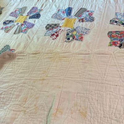 Hand-Stitched Dresden Plate Patchwork Quilt – Double Size