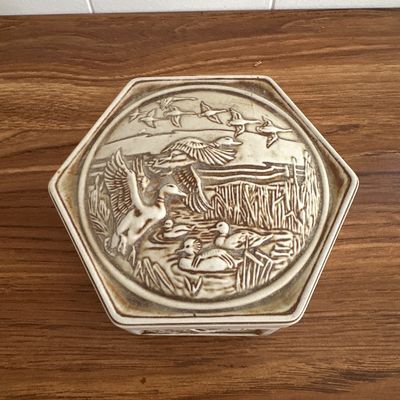 Vintage Avon Ceramic Hexagon Trinket Box Mallard Ducks Scenes 6 Inch