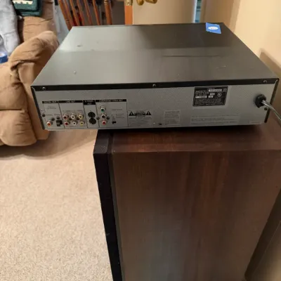 Sony DVP-NC655P 5-Disc DVD/CD Carousel Changer – Progressive Scan – Powers On