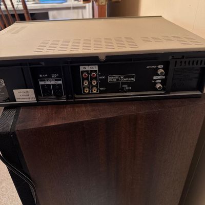 JVC HR-S9600U Super VHS S-VHS ET VCR w/ Jog Shuttle Remote – Powers On (Tvr)