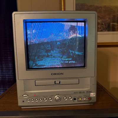 Vintage 2004 Orion TVDVD092 9" CRT TV/DVD Combo – Retro Gaming – Powers On