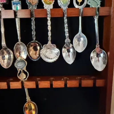 Vintage Travel Souvenir Spoon Collection in Wood Glass Display Case – Europe & Mediterranean Choice #1 DR