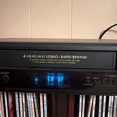 Sharp VC-H992U 4-Head Hi-Fi Stereo VHS VCR – Rapid Rewind – Powers On