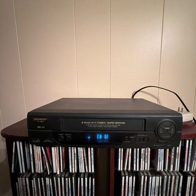 Sharp VC-H992U 4-Head Hi-Fi Stereo VHS VCR – Rapid Rewind – Powers On