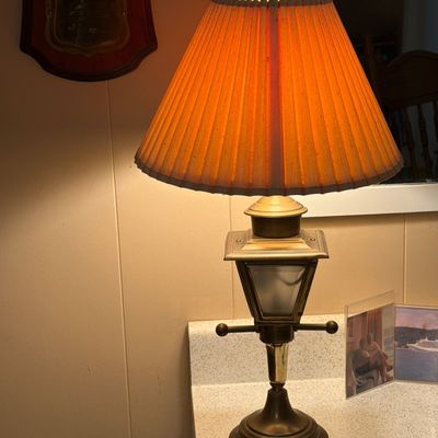 Lamp. (Tvr)