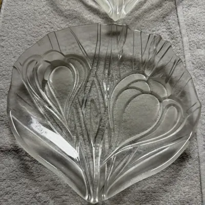 Set of 4 Vintage Frosted Crocus Floral Glass Dessert / Serving Dishes 8"
