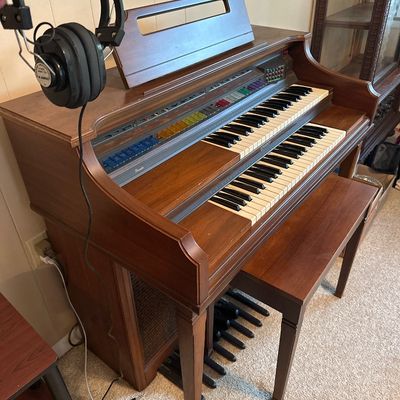 Lowrey Parade Electronic Organ with Storage Bench & Headphones