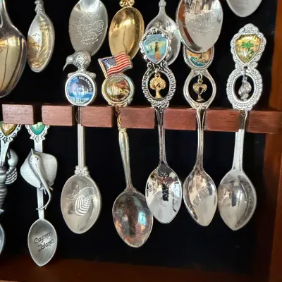 Vintage Travel Souvenir Spoon Collection in Wood Glass Display Case – Europe & Mediterranean Choice #2 DR