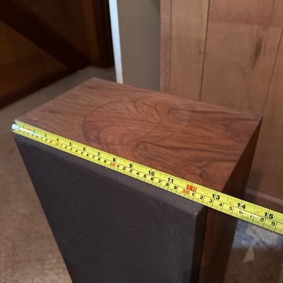 Realistic Speaker Pair – Oiled Walnut Veneer Cabinets – Untested (A Den)