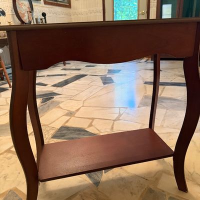 Traditional cabriole leg accent table-F