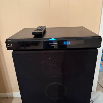 Panasonic DMP-BD30 Blu-ray DVD Disc Player w/ Remote – HDMI – Powers On (tv r)