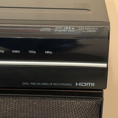 Toshiba DR420KU DVD Video Recorder/Player w/ Remote – HDMI 1080p – Powers On