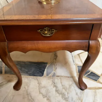 Traditional Queen Anne Style Cherry End Table with Drawer, Cabriole Legs & Brass Bail Pull – 27" x 22" x 22" (LR)