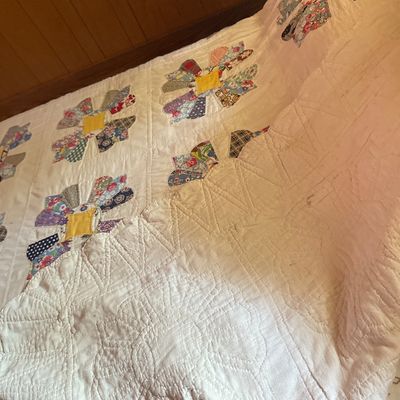 Hand-Stitched Dresden Plate Patchwork Quilt – Double Size