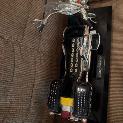 Harley Davidson Motorcycle Telephone (tv r)