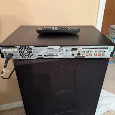 Panasonic DMP-BD30 Blu-ray DVD Disc Player w/ Remote – HDMI – Powers On (tv r)