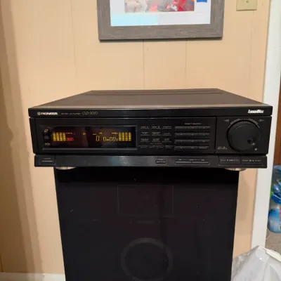 Vintage Pioneer CLD-3070 LaserDisc CD/CDV Player w/ CU-CLD015 Remote – Powers On (tv r)