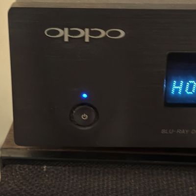 OPPO BDP-103 Universal 3D Blu-ray SACD/DVD-Audio Player w/ Remote – Powers On (Tvr)