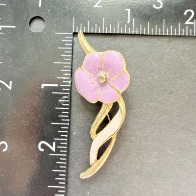 Vintage gold tone floral pin