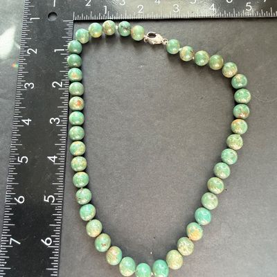 Green stone beaded vintage necklace