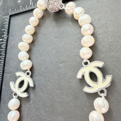 Beautiful vintage pearl type collar necklace
