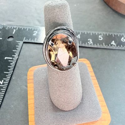 Black gemstone type center ring