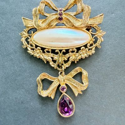 Vintage Avon brooch
