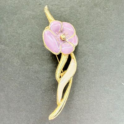 Vintage gold tone floral pin
