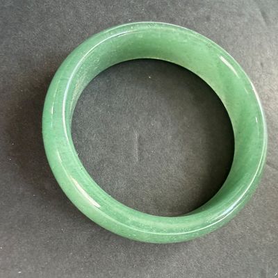 Jade tone type bangle bracelet