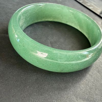 Jade tone type bangle bracelet