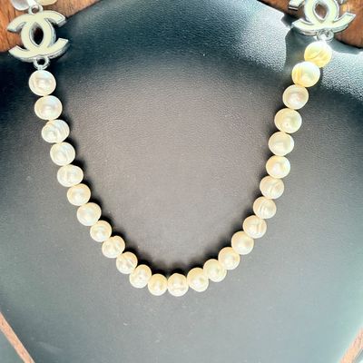 Beautiful vintage pearl type collar necklace