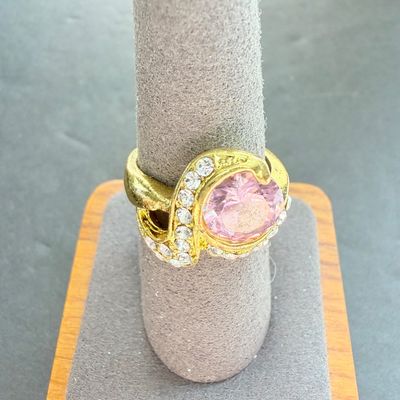 Gold tone unmarked beautiful ring