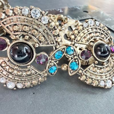 Silver tone stretch fashion bracelet
