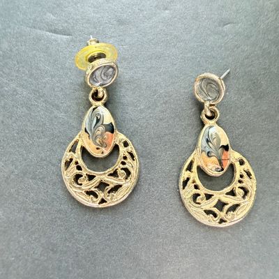 Gold tone dangle fashion earrings