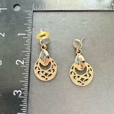Gold tone dangle fashion earrings