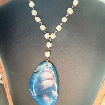 Vintage style blue stone pendant necklace