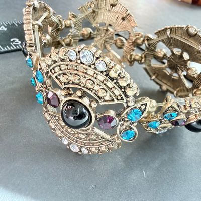 Silver tone stretch fashion bracelet