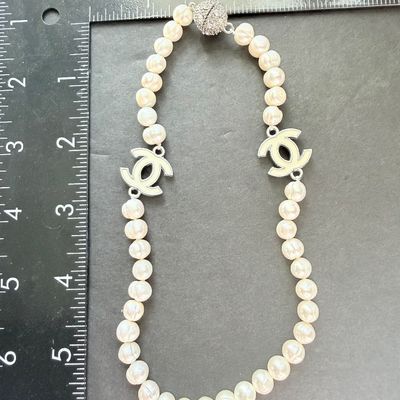 Beautiful vintage pearl type collar necklace