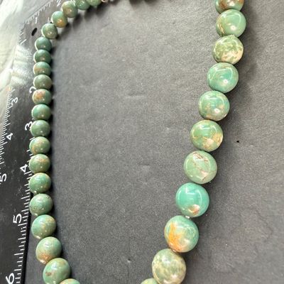Green stone beaded vintage necklace