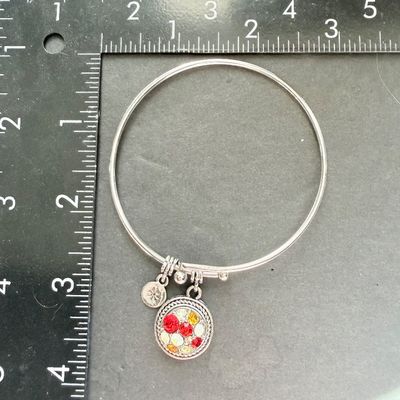 Flower marked beautiful charm bracelet