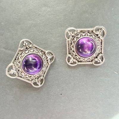 Vintage purple stone center type earrings