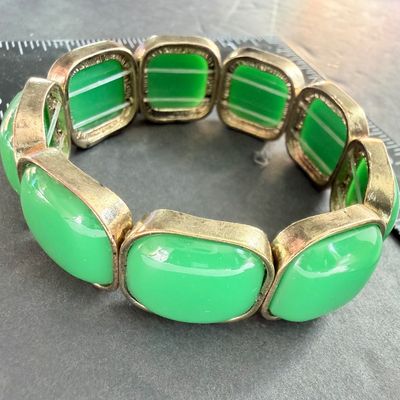 Green and gold tone stretch bracelet