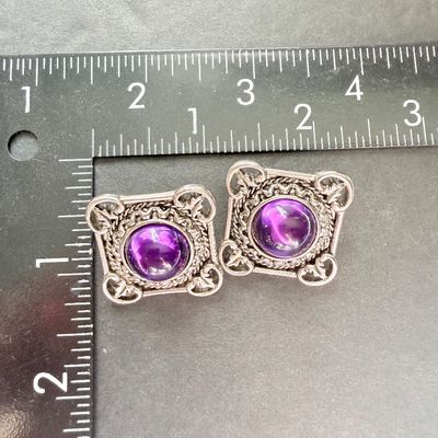 Vintage purple stone center type earrings