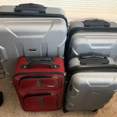Forecast & TAG Rolling Suitcases – Set of 4