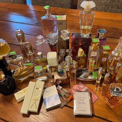 Sale Photo Thumbnail #237: Collection of perfumes 