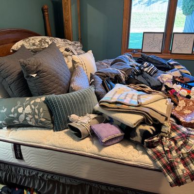 Like new Beautyrest King Size bed