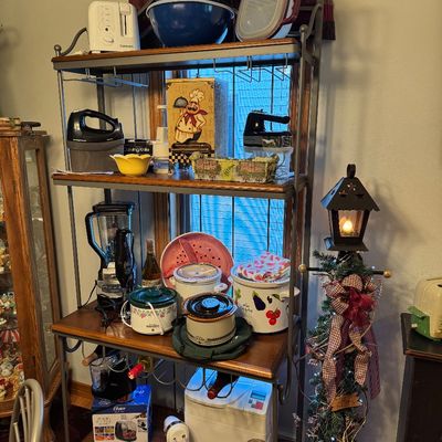 Meubles Canadel Inc Metal bakers rack & kitchen appliances 