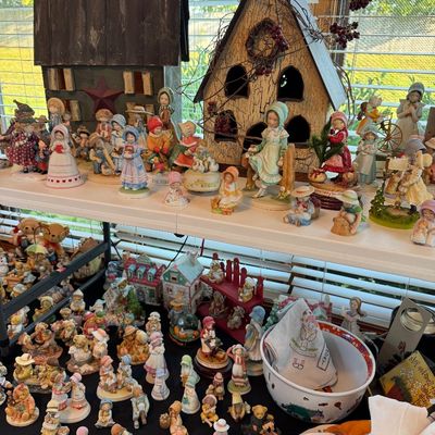 Lighted wooden primitive houses, Holly Hobby figures and Cherished Teddies 